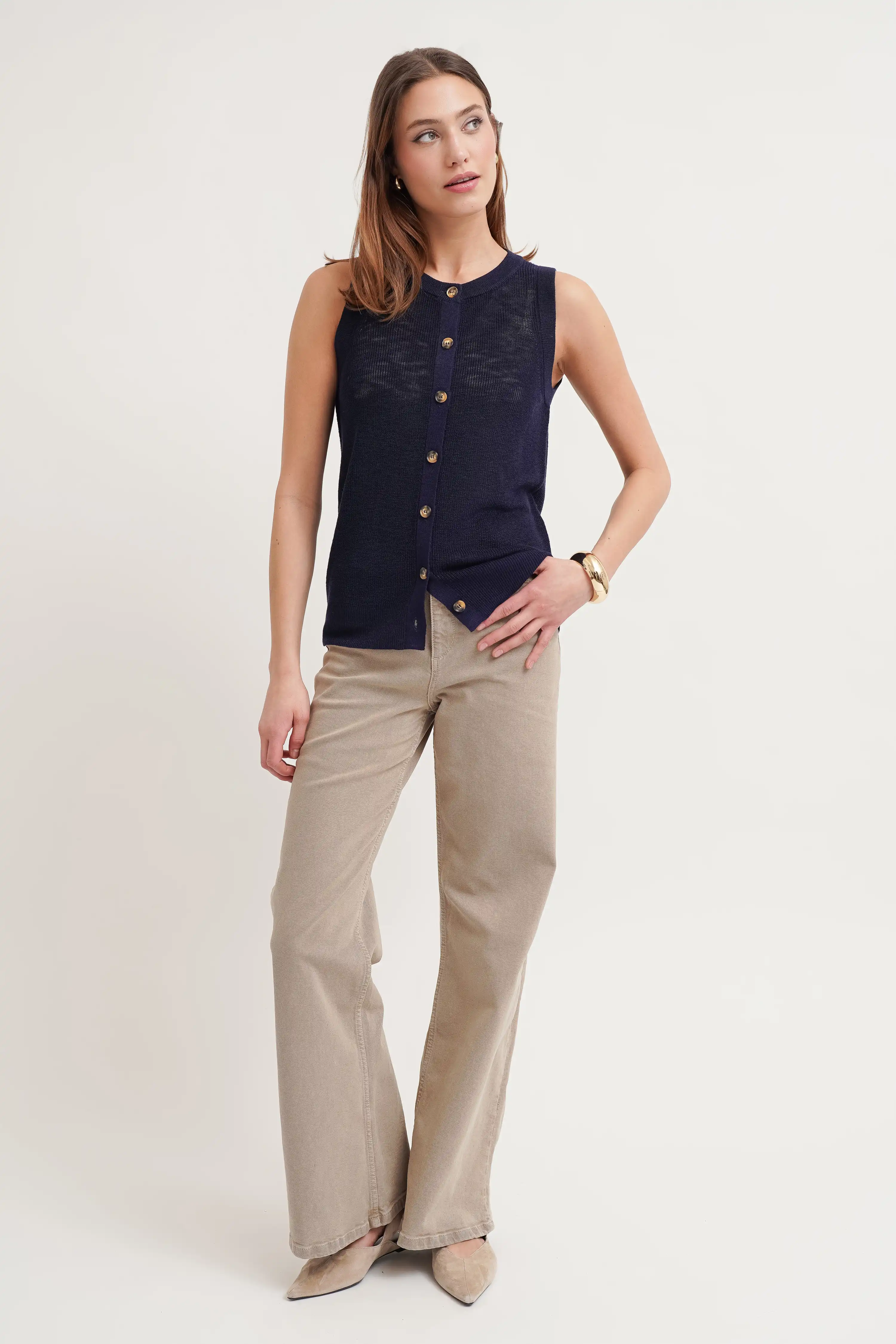 The Lightweight Button Tank - Image 2